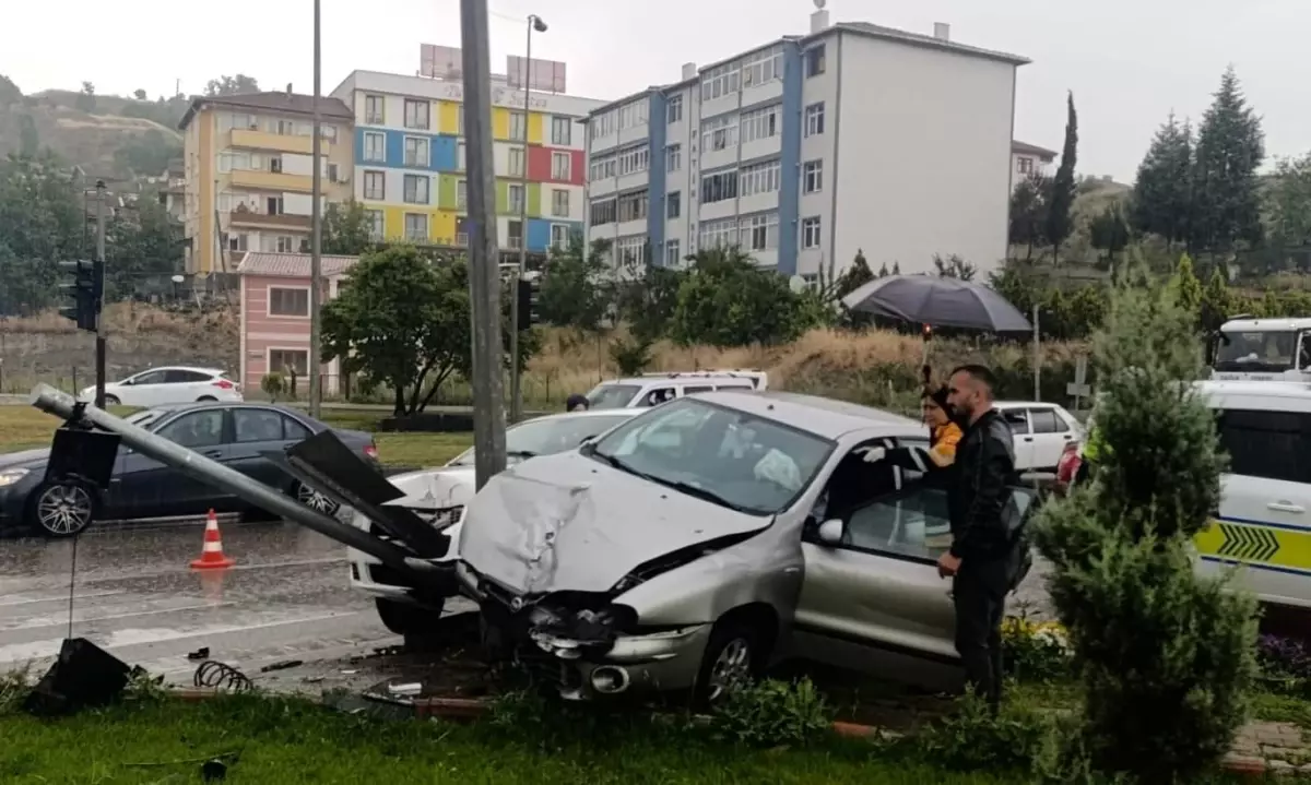 Karabük\'te Trafik Kazası: 3 Yaralı