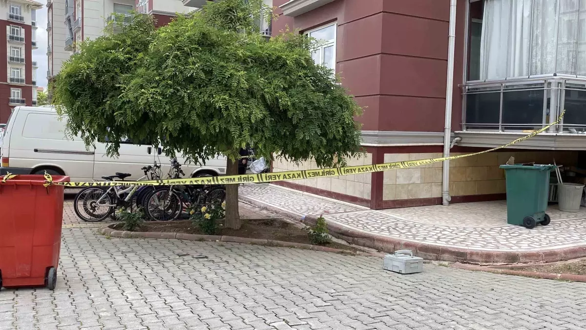 2 yaşındaki bebek 5\'inci kattan beton zemine düşerek hayatını kaybetti