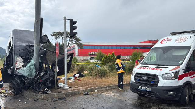 Muğla-Aydın Karayolunda Feci Kaza: Araç İkiye Bölündü