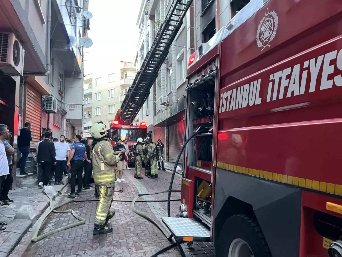 Zeytinburnu\'nda Yangın: 16 Yaşındaki Çocuk Yaralandı
