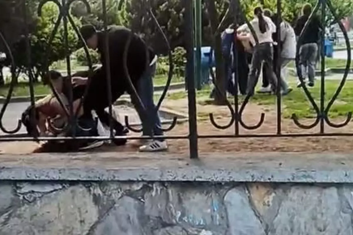 Başakşehir\'de Çocuk Kavgası Kamerada