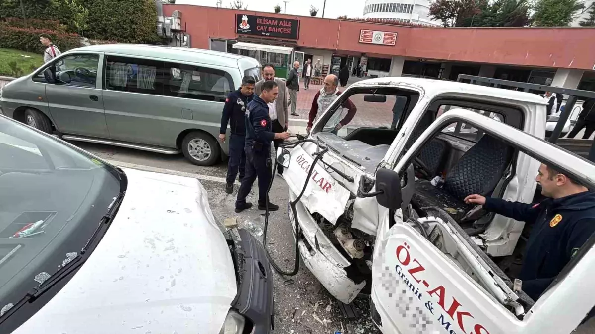 Bolu\'da Trafik Kazası: 3 Yaralı