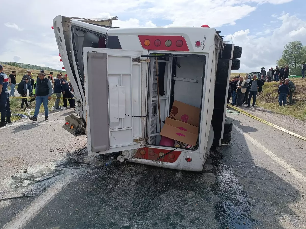 Yozgat\'ta Cenaze Yolunda Midibüs Kazası