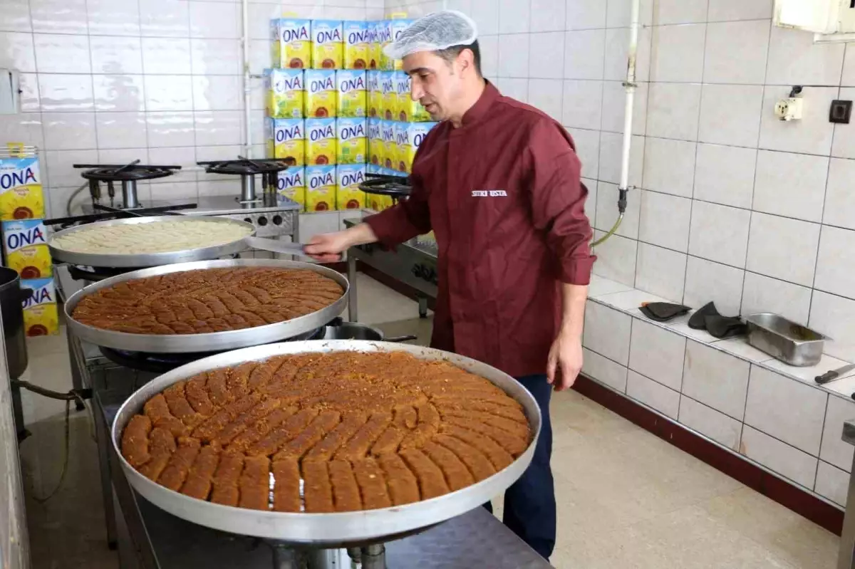 Diyarbakır\'da Bayram Tatlıları İçin 3 Vardiya