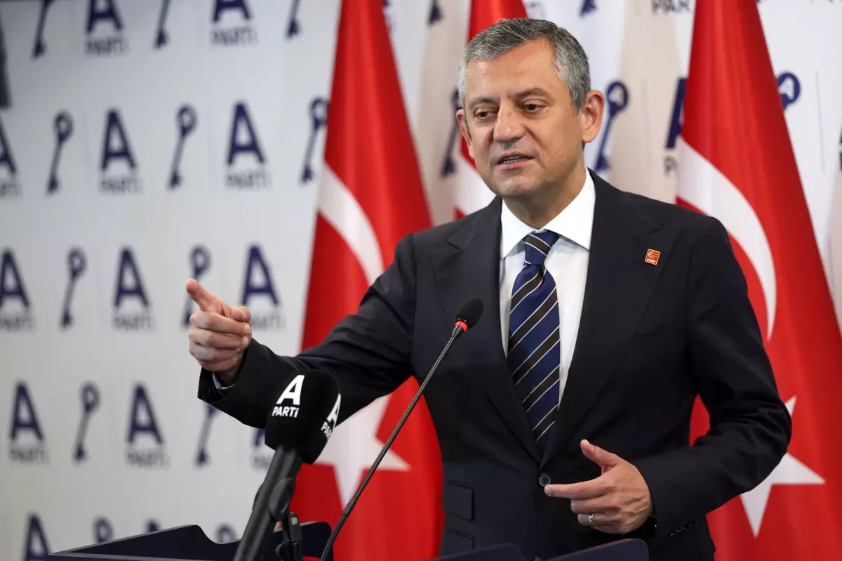 Özgür Özel, Anahtar Parti\'yi ziyaret etti