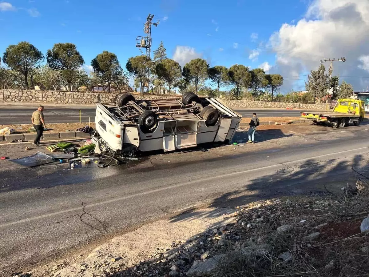 Hatay\'da Midibüs Kazası: 25 Yaralı