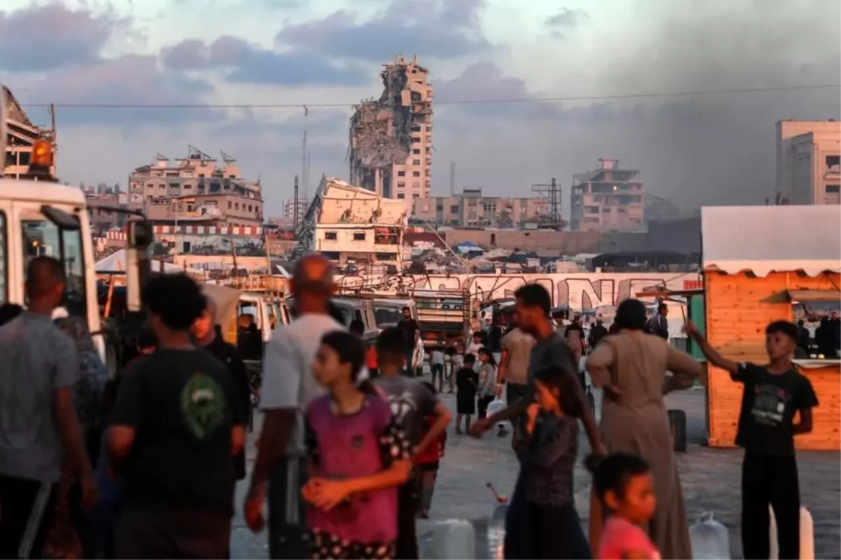 Gazze\'de Çatışmalar Yerinden Etti