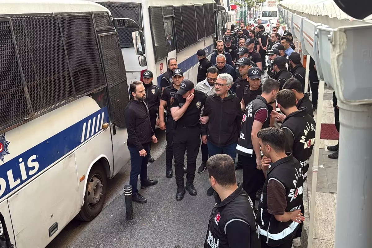 Aralarında belediye başkanları ve eski CHP\'li vekil de var! 30 kişi için tutuklama talebi