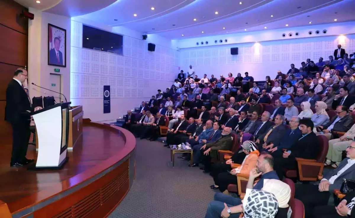 Atatürk Üniversitesi\'nde \'Türkiye Yüzyılı ve Üniversiteler\' Konferansı