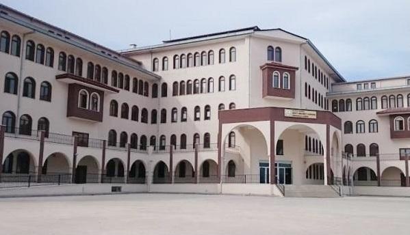 Çiçek hastalığı görülen sınıfta eğitime yıl sonuna kadar ara verildi Çiçek hastalığı görülen sınıfta eğitime yıl sonuna kadar ara verildi