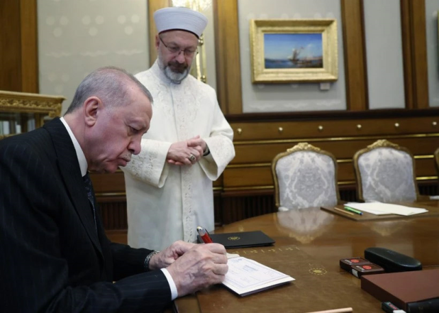 Emine Erdoğan'ın yaptığı bağış miktarıyla Cumhurbaşkanı Erdoğan'ı geçti Emine Erdoğan'ın yaptığı bağış miktarıyla Cumhurbaşkanı Erdoğan'ı geçti