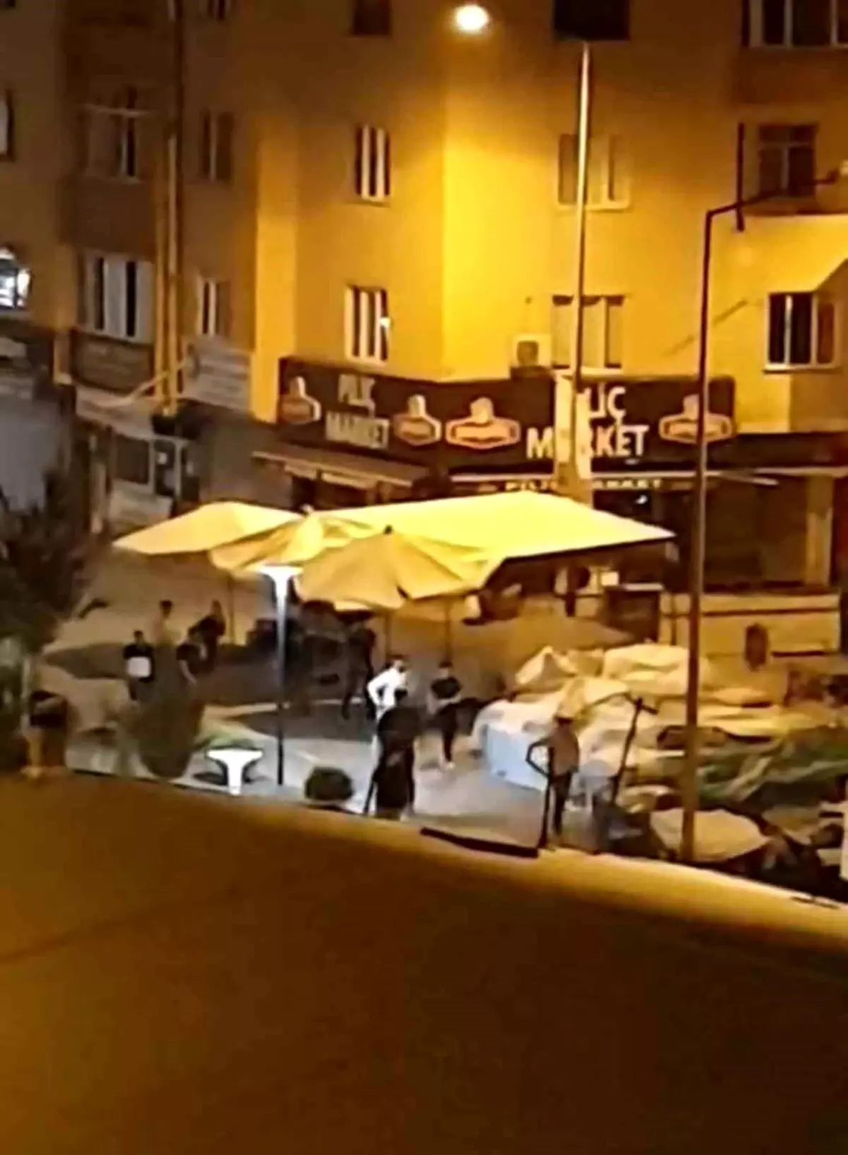 Iğdır\'da Gece Kavgası: Yumruklar Havada Uçuştu