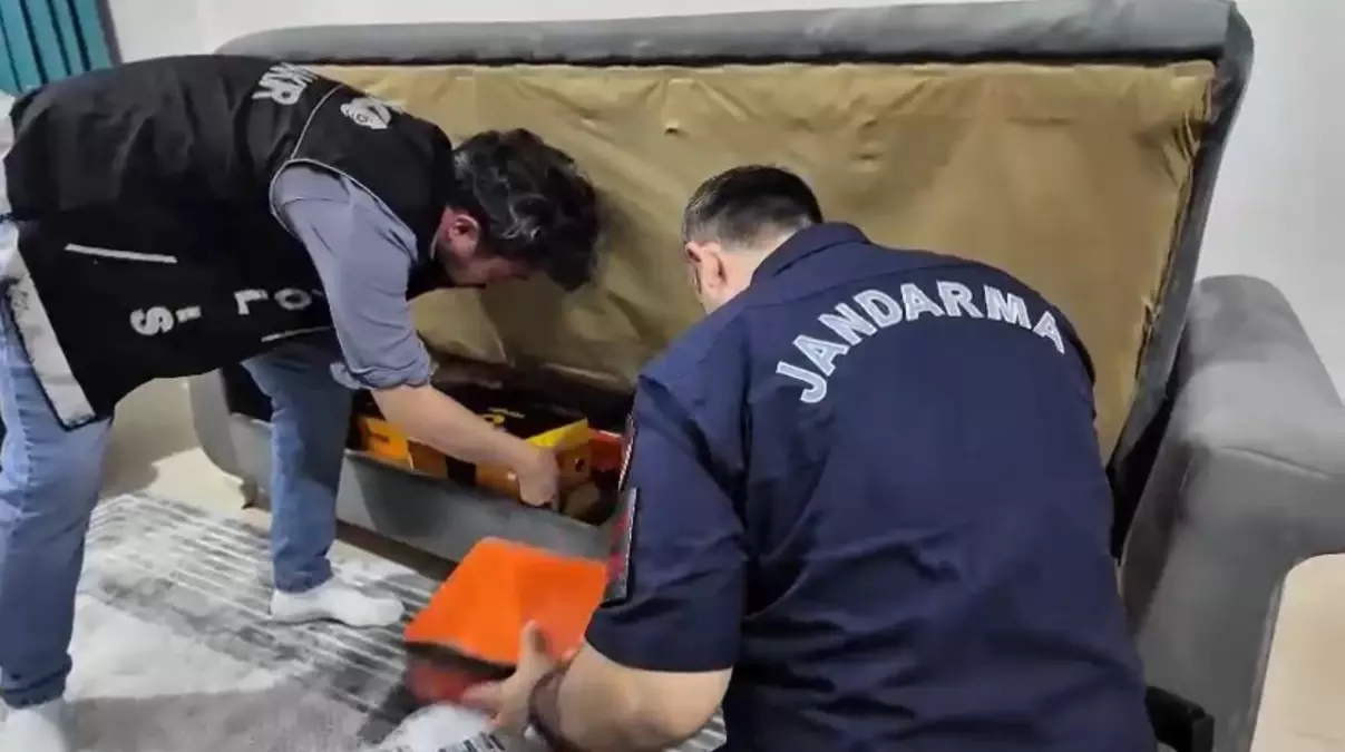 Diyarbakır\'da Uyuşturucu Şebekesi Çökertildi