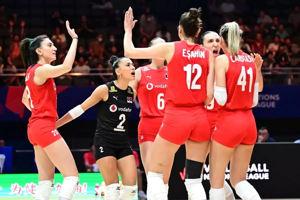 A Milli Kadın Voleybol Takımı Sezona Galibiyetle Başladı