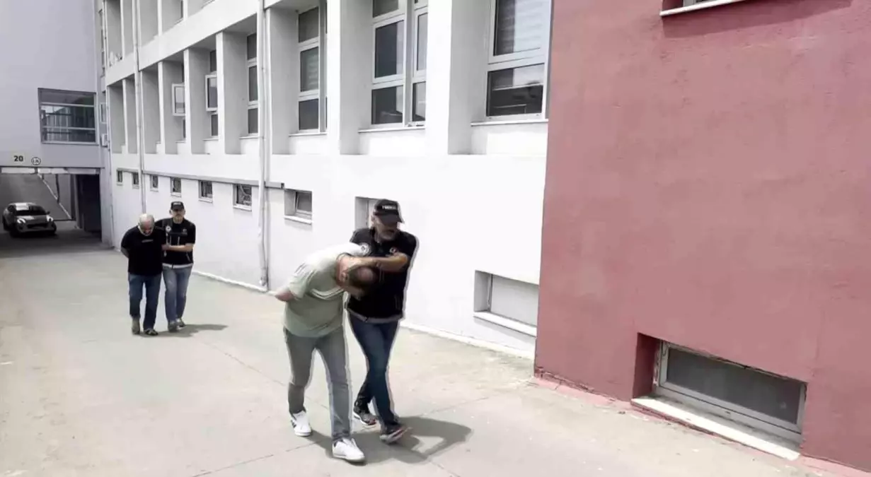 Adana\'da Uyuşturucu Operasyonu: 2 Tutuklama