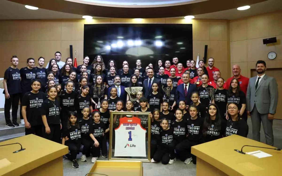 BOTAŞ Spor\'un Şampiyonları Bakan Bayraktar\'la Buluştu