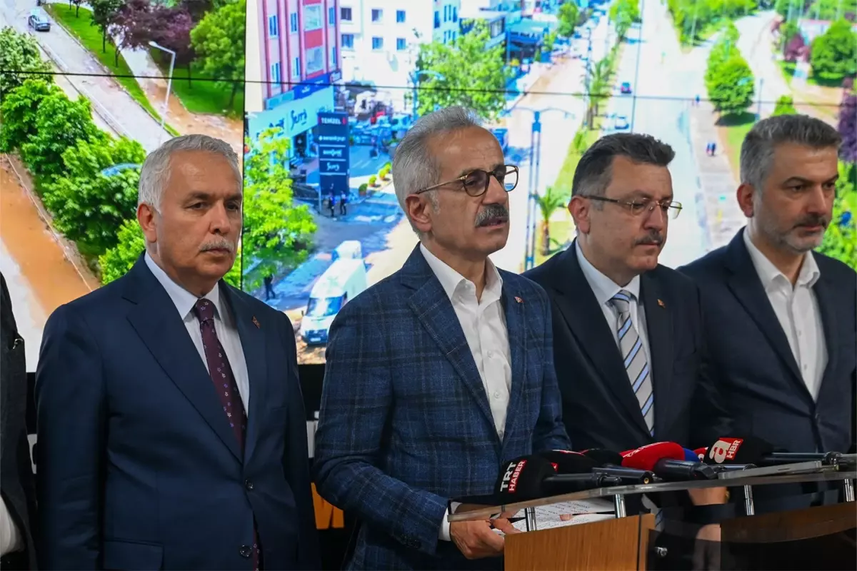 Bakan Uraloğlu, selin vurduğu Trabzon\'a gitti: Kaybolan vatandaşımızı arama çalışmaları sürüyor
