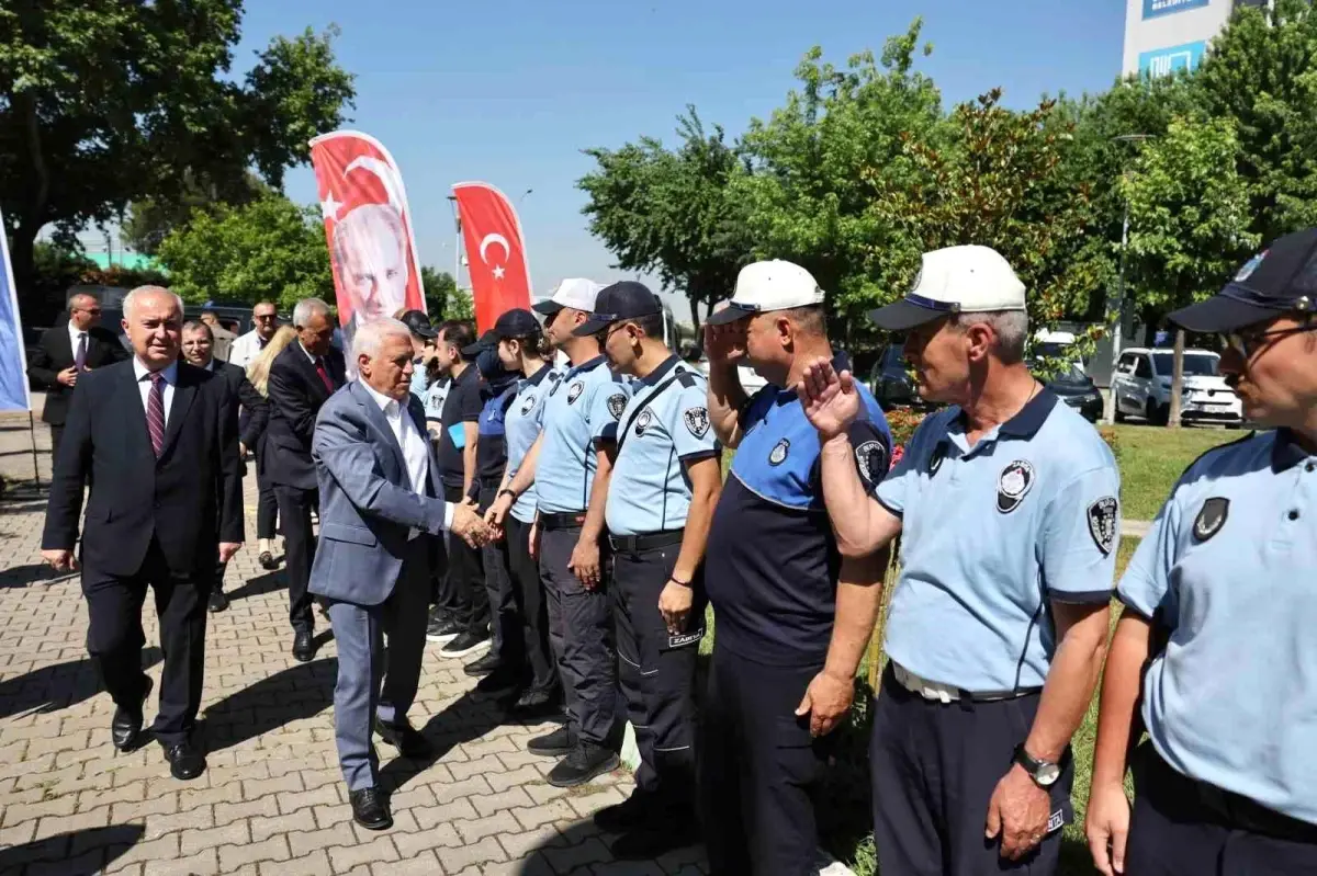 Bursa Büyükşehir Belediye Başkanı Bozbey, Çalışanlarla Bayramlaşma Töreni Düzenledi