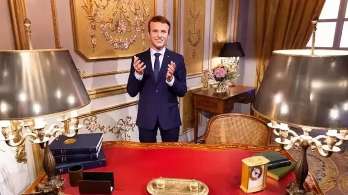 Macron\'un Heykeli İade Edildi