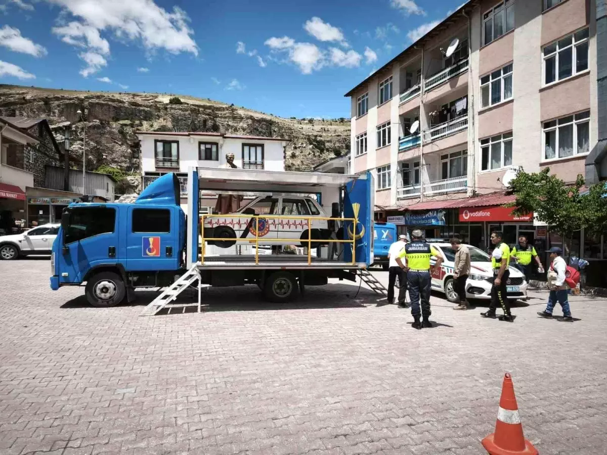 Emniyet Kemeri Simülasyon Tırı Çemişgezek\'te