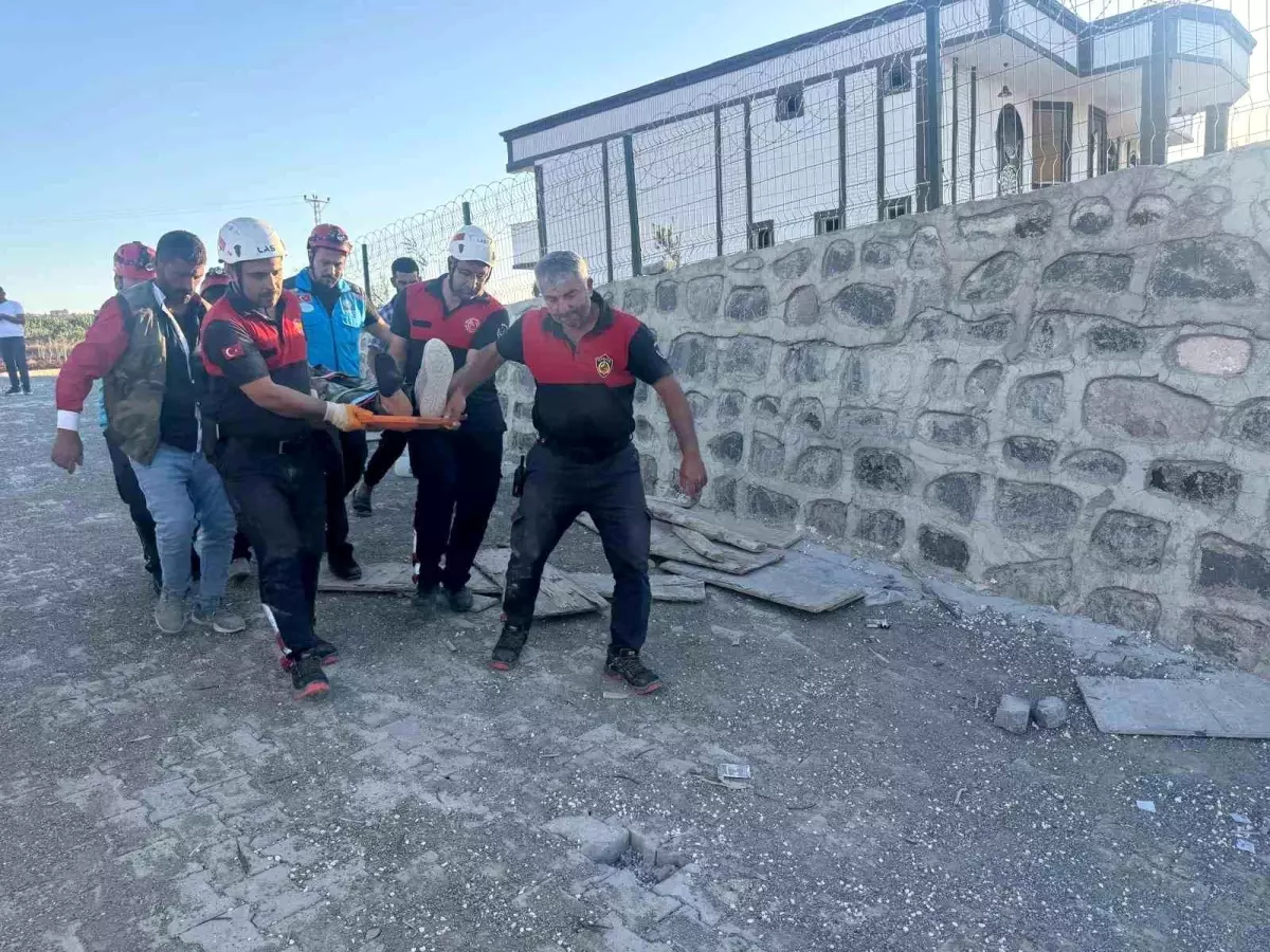 Bozova\'da İstinat Duvarı Çöktü: 4 Yaralı