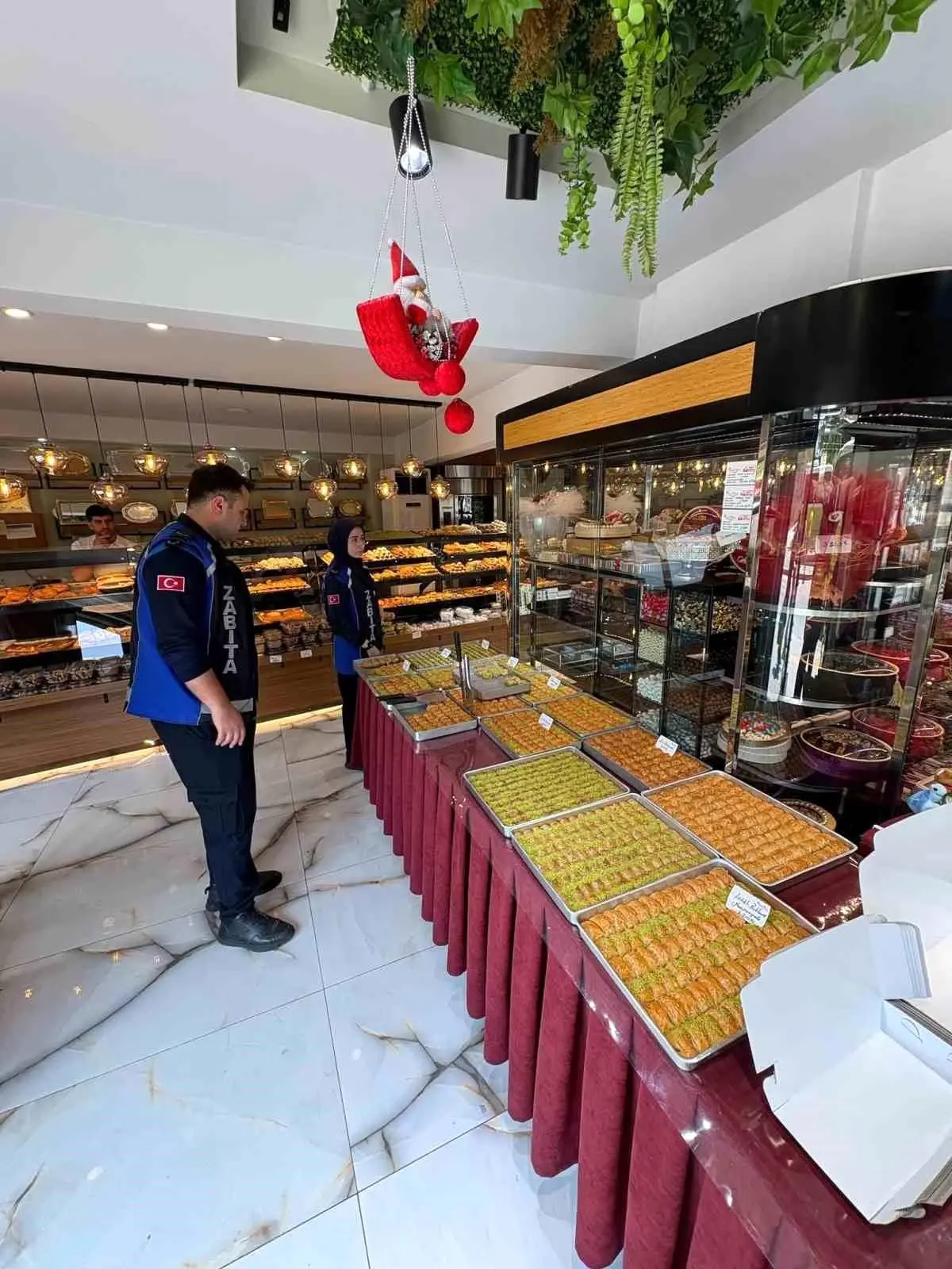 Gebze\'de Bayram Öncesi Tatlı Üretiminde Gıda Denetimi