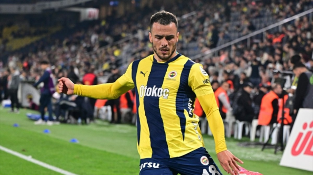 Giden gidene! Fenerbahçe yıldız futbolcunun sözleşmesini feshetti Giden gidene! Fenerbahçe yıldız futbolcunun sözleşmesini feshetti