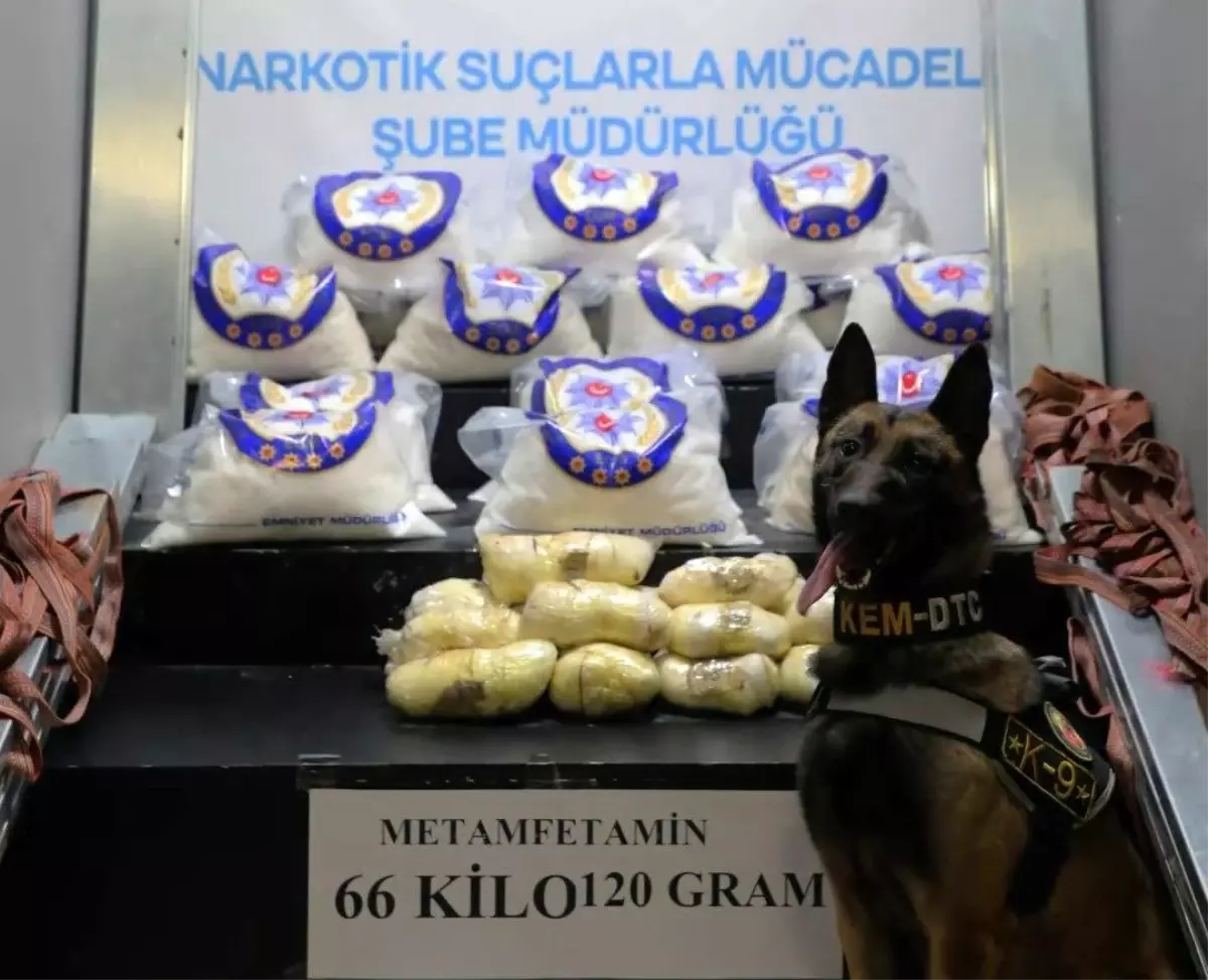 Hakkari\'de 66 Kilo Metamfetamin Ele Geçirildi