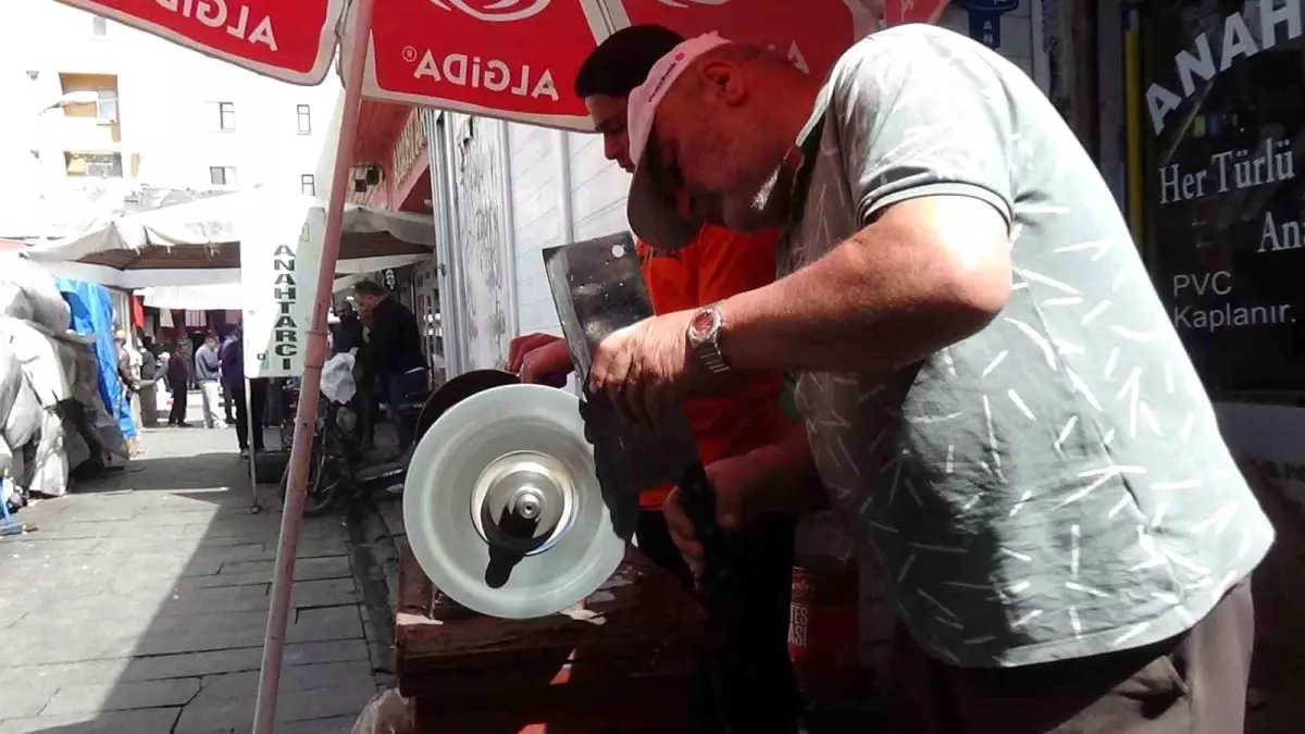 Kars\'ta Kurban İçin Bıçak Bileme Yoğunluğu