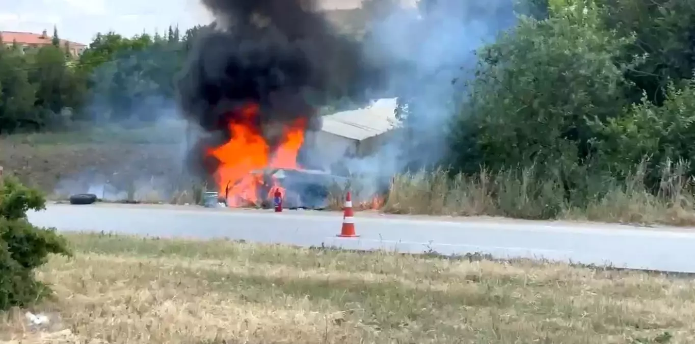 Tokat\'ta Midibüs Tarlaya Uçtu ve Yangın Çıktı