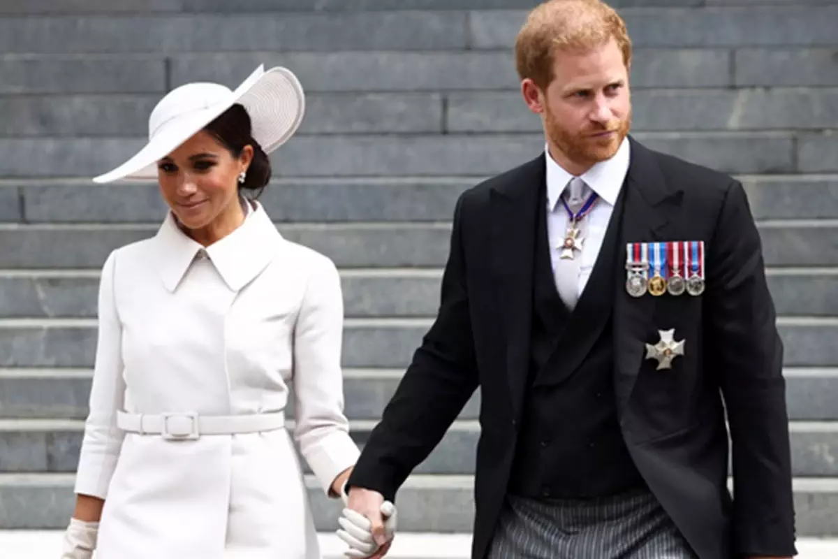 Prens Harry, annesi Prenses Diana\'nın soyadını almak istiyor