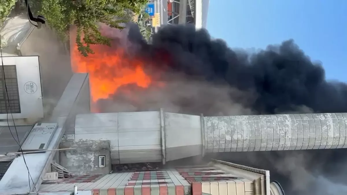 Kağıthane\'de Yangın Çıktı