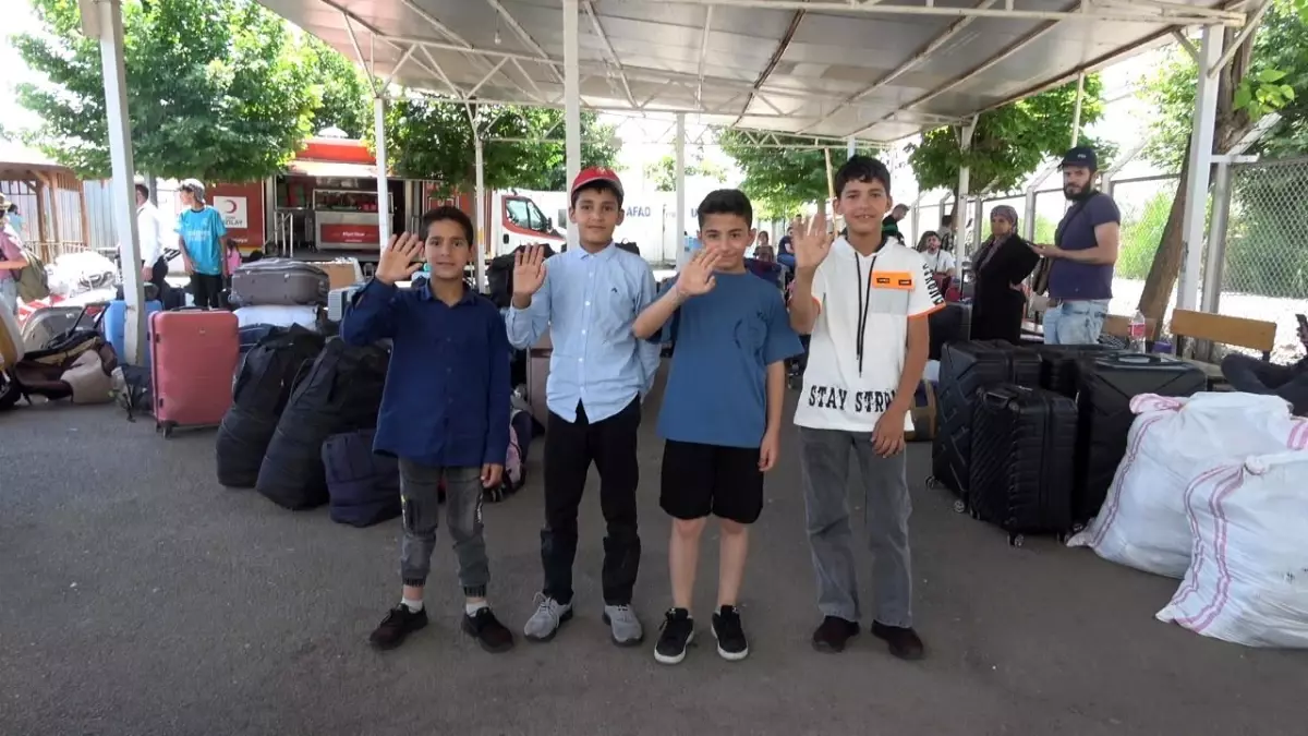 Sığınmacılar Bayram Öncesi Suriye\'ye Dönüyor