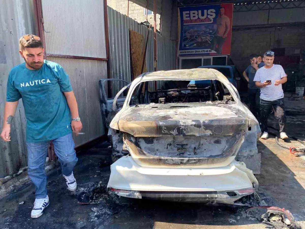 Düziçi\'nde Oto Elektrik Dükkanında Yangın: 2 Araç Zarar Gördü