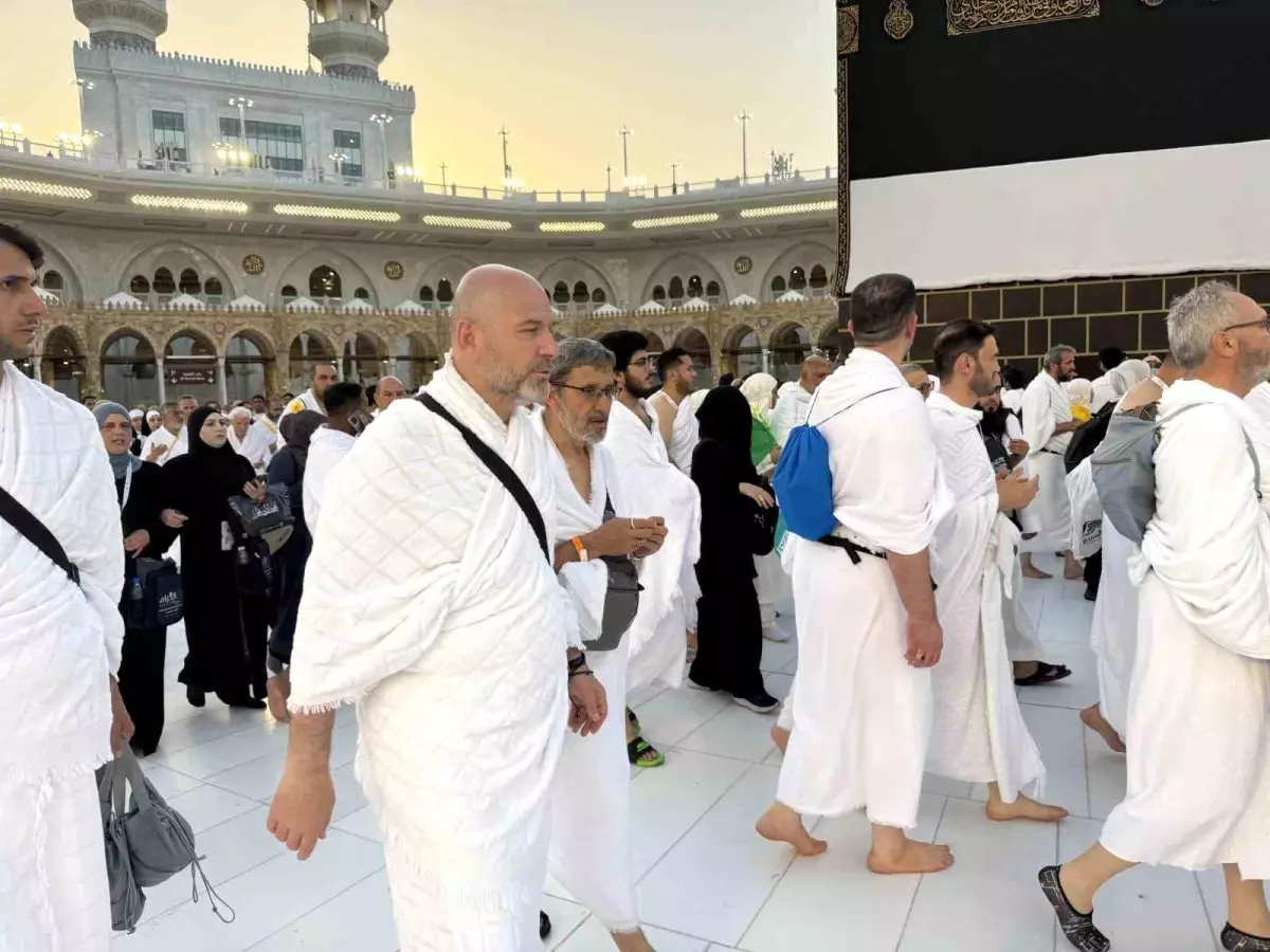 Hacı Adayları Kabe\'de Tavaf Yaptı
