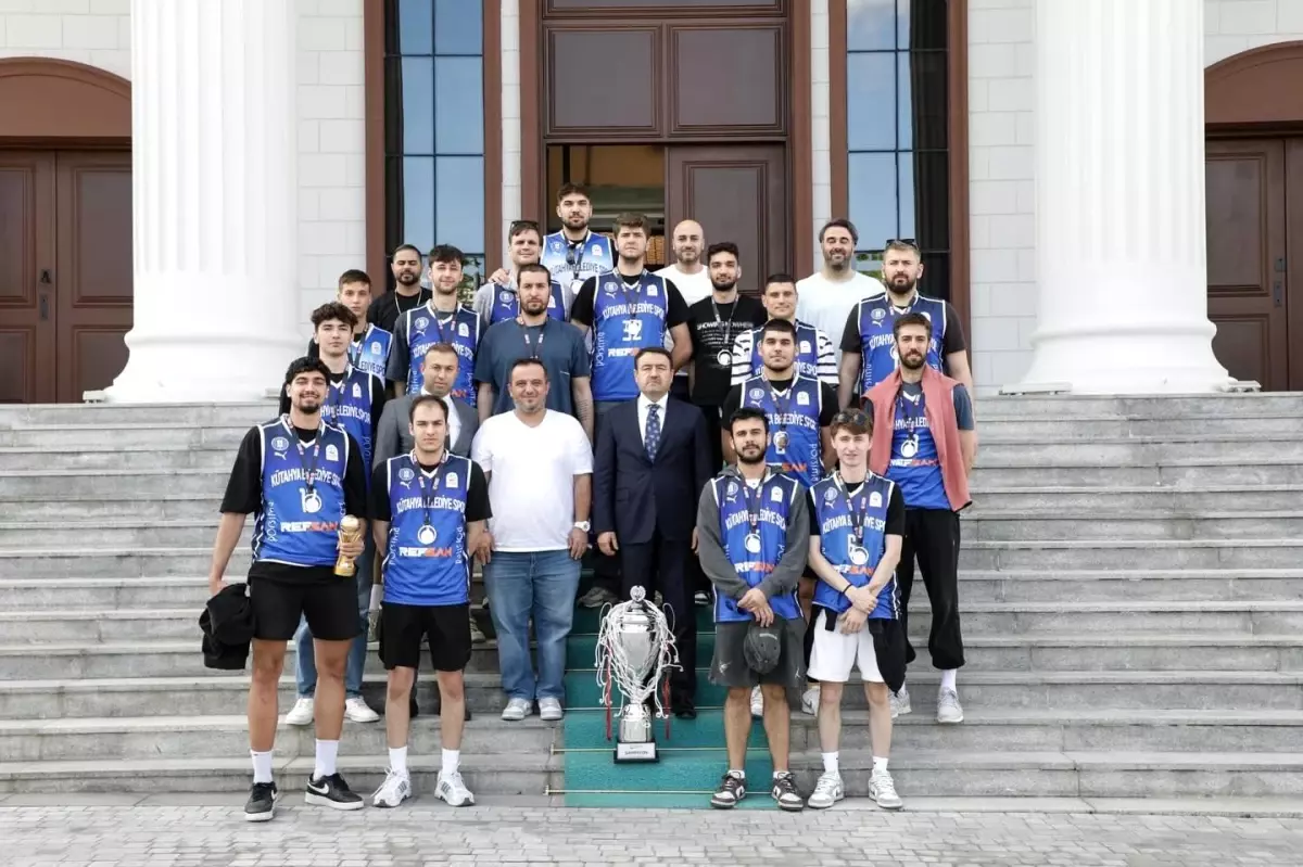 Kütahya Belediyespor, Türkiye Basketbol 2. Ligi\'ne Yükseldi