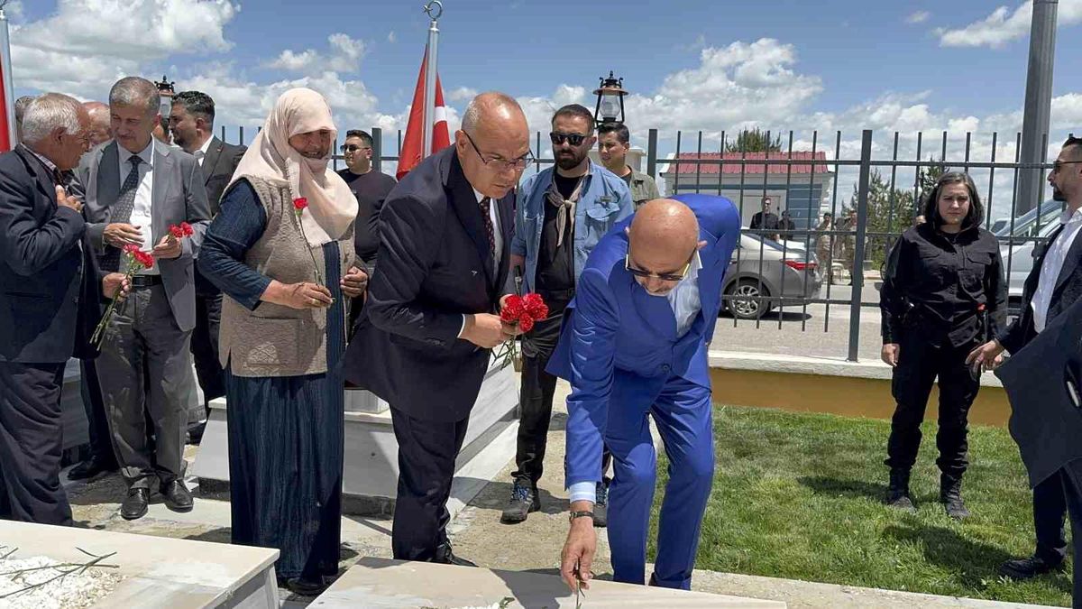 Ağrı\'da şehitler bayram öncesi anıldı
