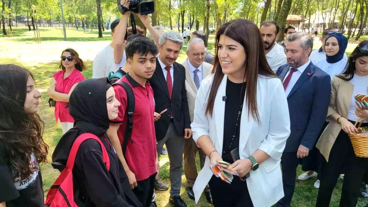 AK Parti İstanbul Milletvekili Derya Ayaydın bayram arefesinde vatandaşlarla bir araya geldi