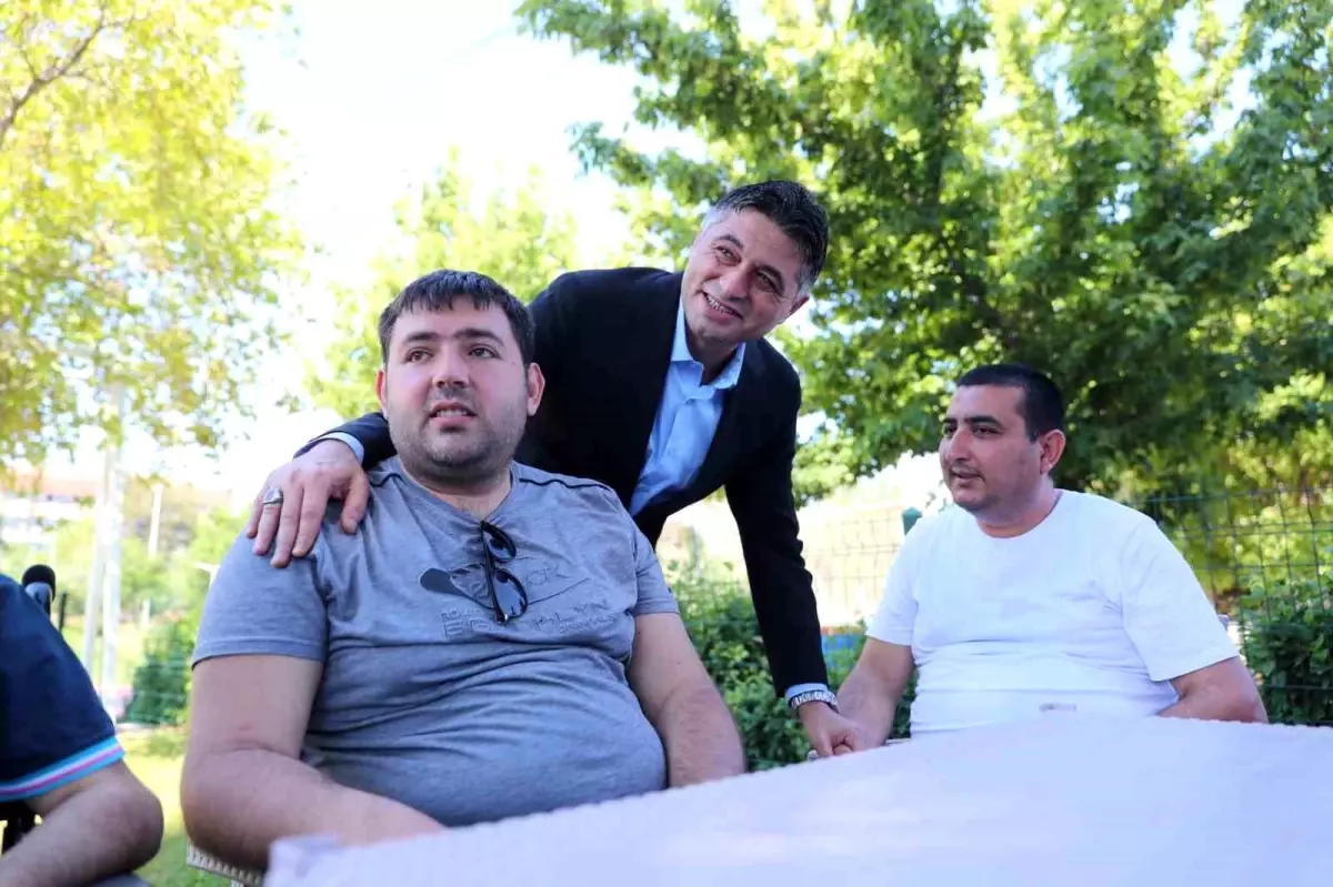Aliağa\'da protokol ve vatandaşlar bayramlaştı