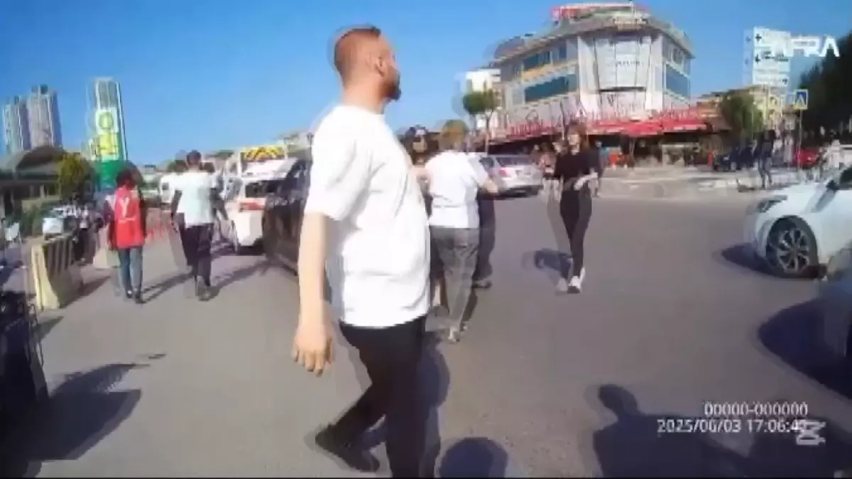 Ataşehir\'de Trafik Kavgası Kayıtlara Geçti