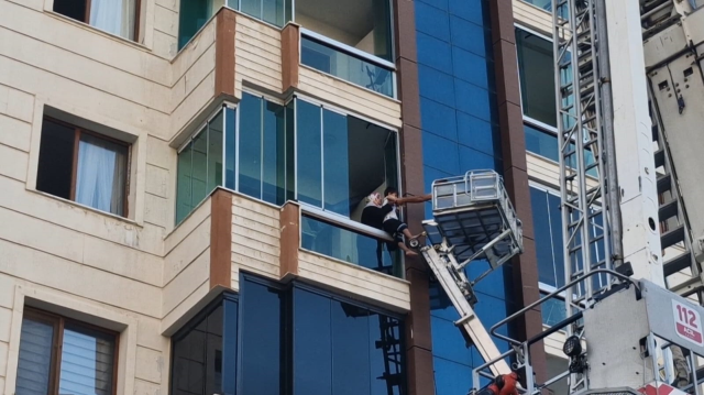 Diyarbakır'da 13 katlı apartmanda yangın: 2'si çocuk, 3 kişi hayatını kaybetti
