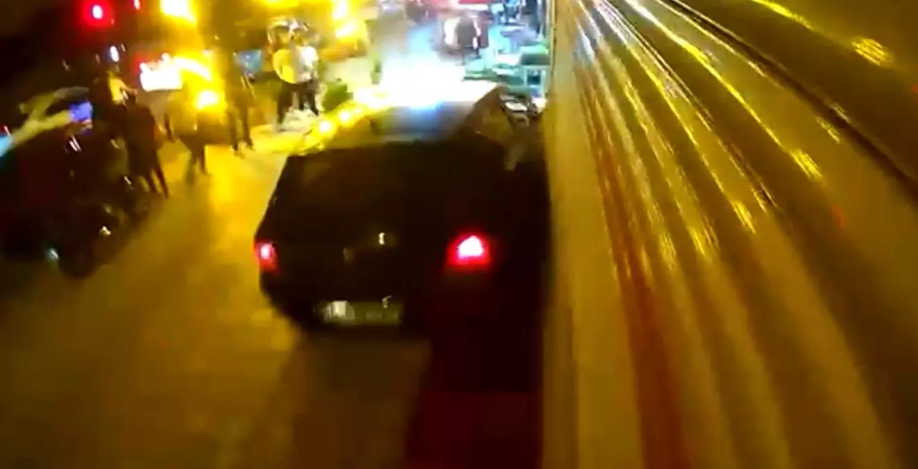 Kahramanmaraş\'ta Freni Boşalan Araç Kaldırıma Çıktı