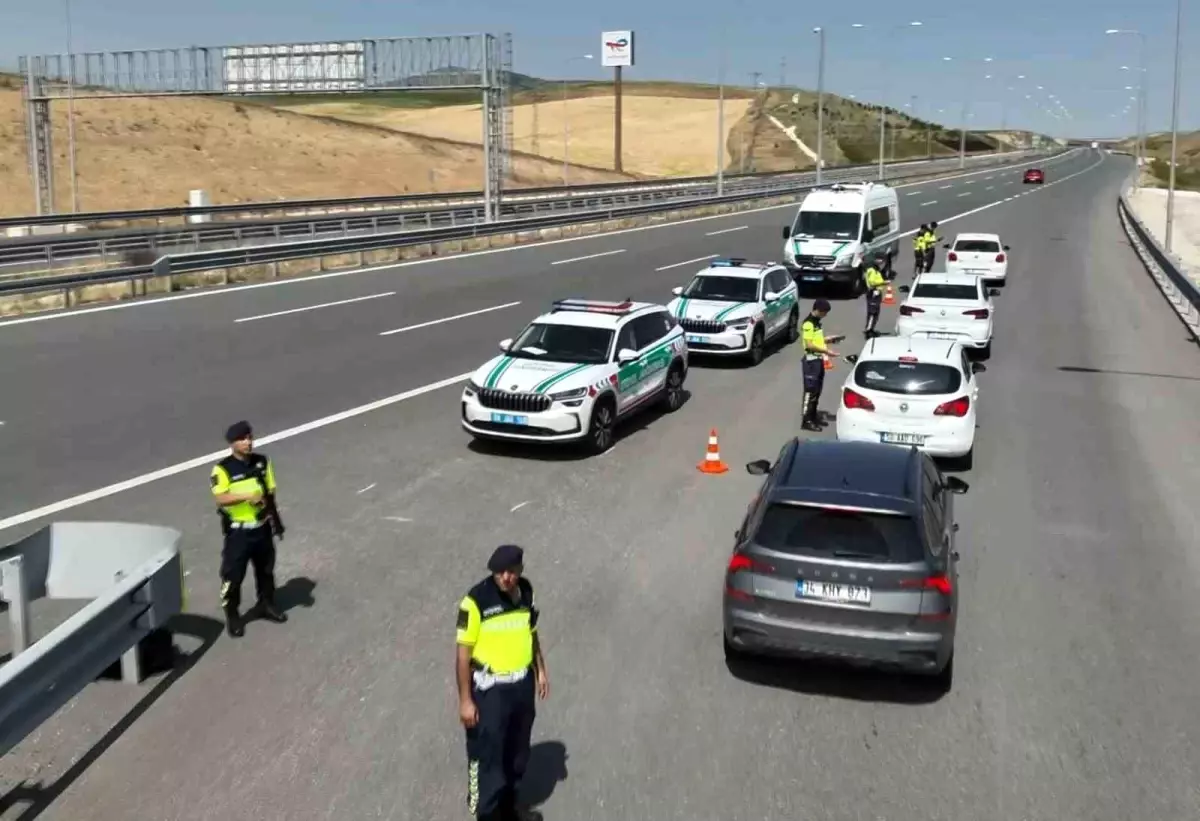 Aksaray\'da Bayram Öncesi Yol Denetimleri Artırıldı
