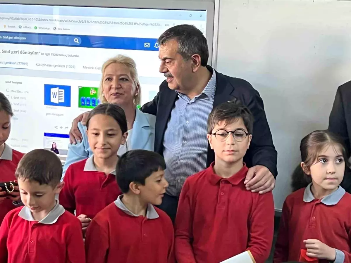 Bakan Tekin, Erzurum\'da Öğrencilerle Bayram Coşkusu Yaşadı
