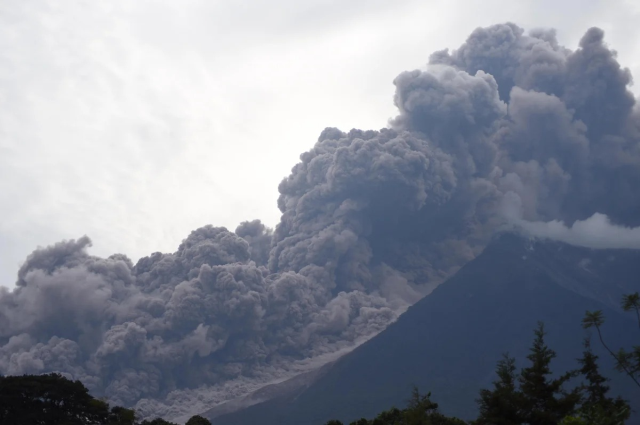 Guatemala'da Fuego Yanardağı Patladı: 500'den Fazla Kişi Tahliye Edildi Guatemala'da Fuego Yanardağı Patladı: 500'den Fazla Kişi Tahliye Edildi