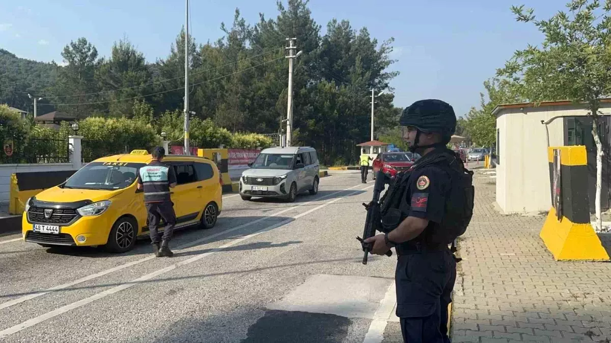 Marmaris ve Datça\'ya 25 Bin Araç Girişi