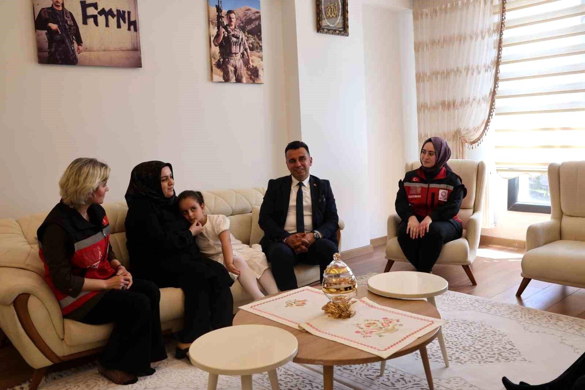 Şehit ailelerine bayram ziyareti