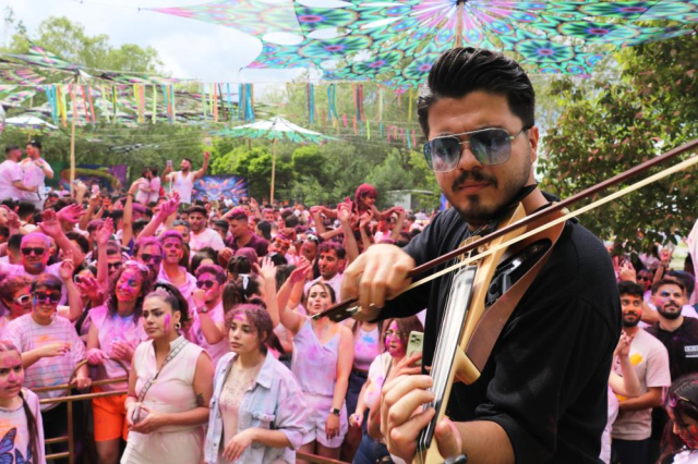 Yüzlerce İranlı turist Van'daki festivale akın etti Yüzlerce İranlı turist Van'daki festivale akın etti
