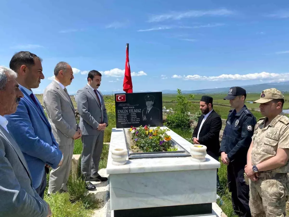 Arpaçay\'da şehitler bayramda unutulmadı
