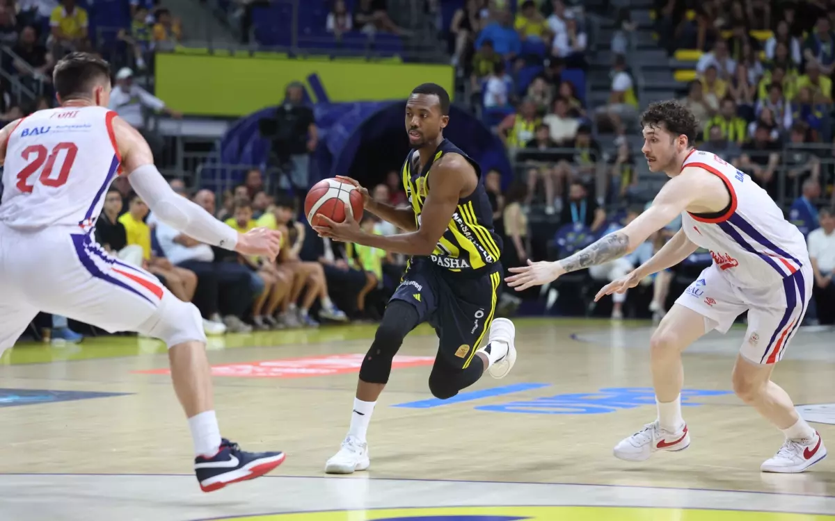 Fenerbahçe Beko Yarı Finalde 2-0 Önde